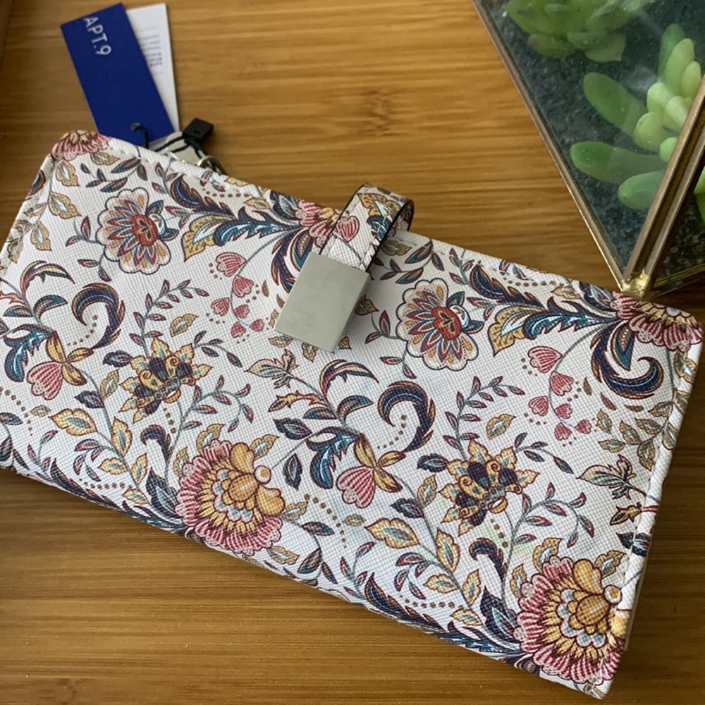 Apt 9 Wallet NWT